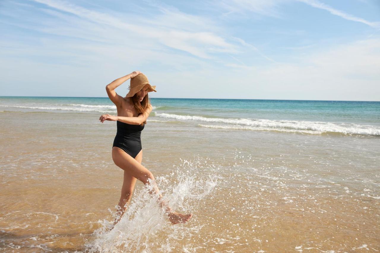 Iberostar Selection Andalucia Playa Hotell Chiclana de la Frontera Exteriör bild A woman wearing a one-piece swimsuit