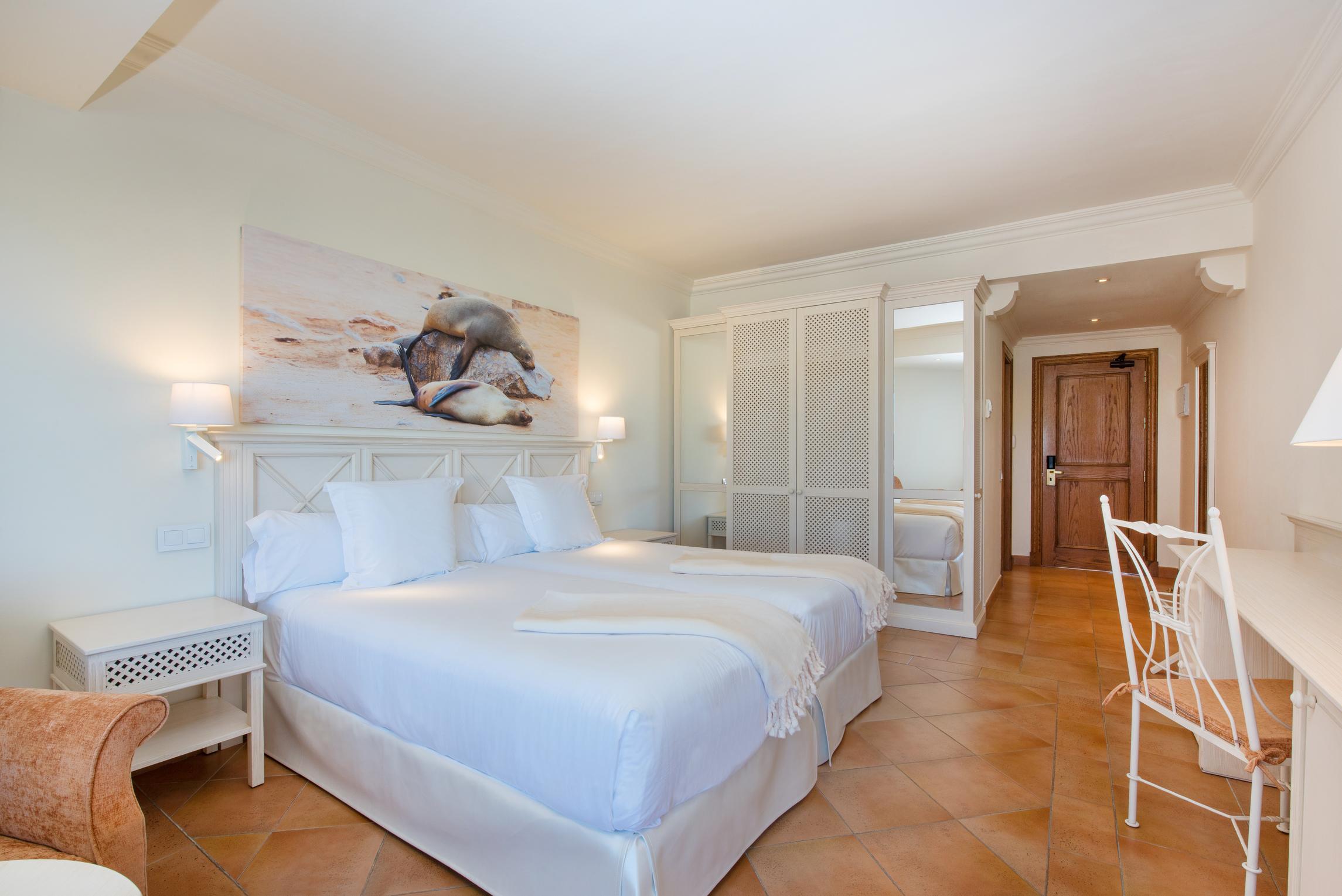 Iberostar Selection Andalucia Playa Hotell Chiclana de la Frontera Exteriör bild A room at the hotel
