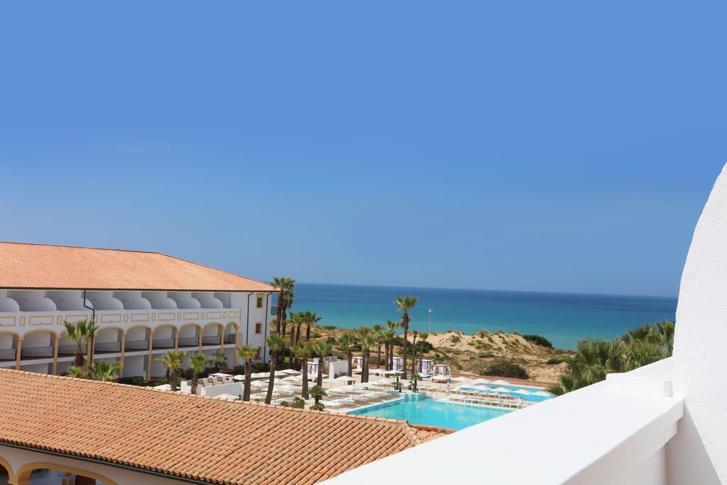Iberostar Selection Andalucia Playa Hotell Chiclana de la Frontera Exteriör bild View of the sea from the hotel